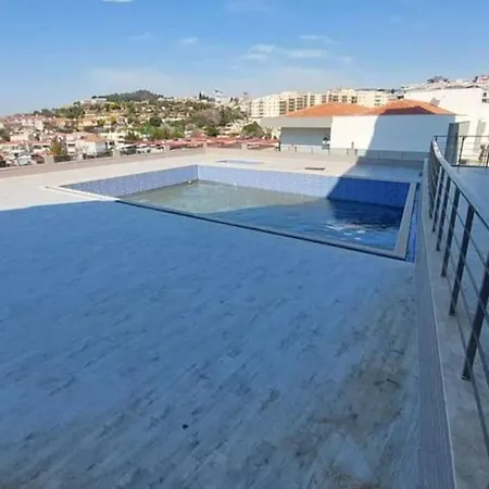 Kadinlar Denizinde Harika Konumda 2+1 Luks Daire Kusadası
